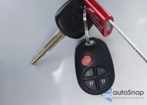 2011 Toyota Highlander Se V6 z USA, uszkodzony, nr VIN 5TDBK3EHXBS087229